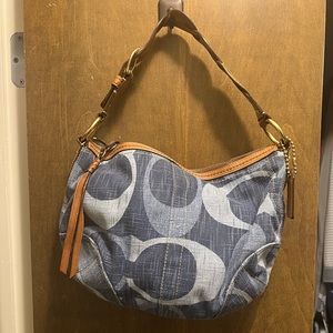 COACH TONAL SIGNATURE DENIM HOBO - DENIM